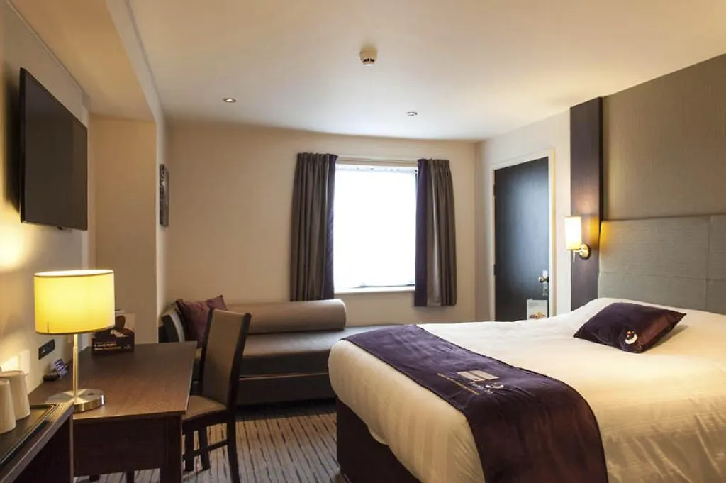 Отель Premier Inn Wirral - Two Mills Элсмир-Порт