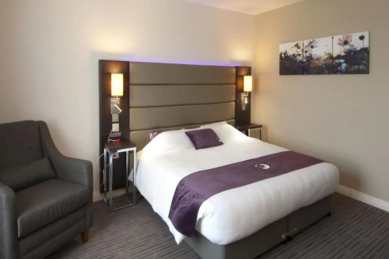 *** Отель Premier Inn Wirral - Two Mills Элсмир-Порт Великобритания