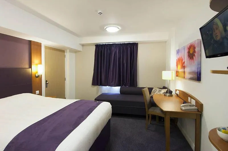 Premier Inn Wirral - Two Mills Элсмир-Порт 3*,  Великобритания