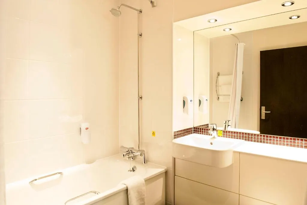 Premier Inn Wirral - Two Mills Элсмир-Порт