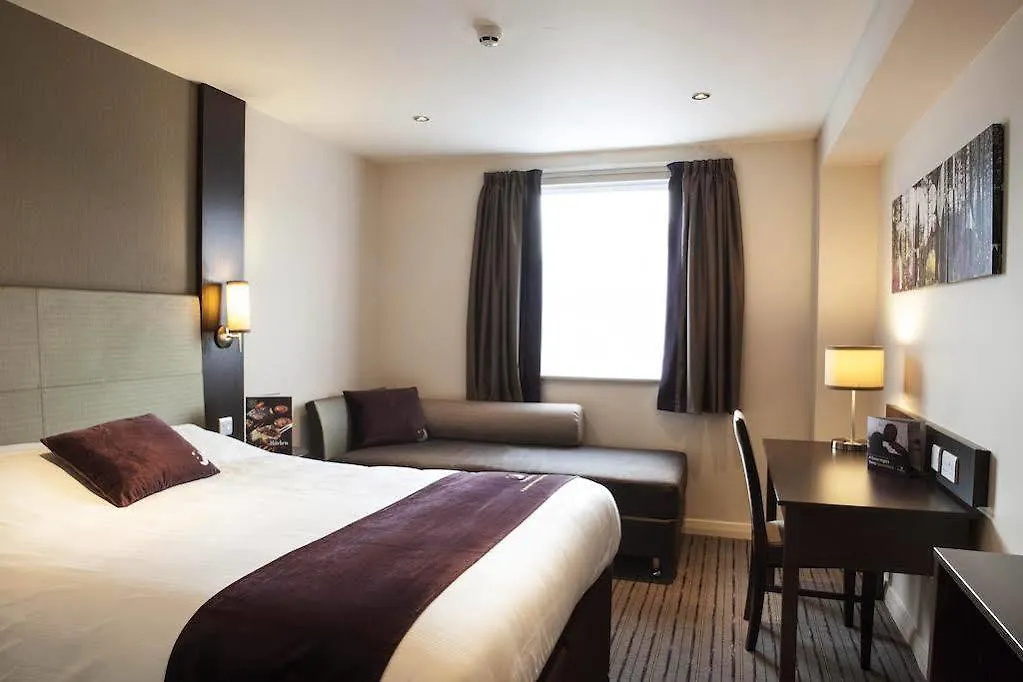 Premier Inn Wirral - Two Mills Элсмир-Порт Отель