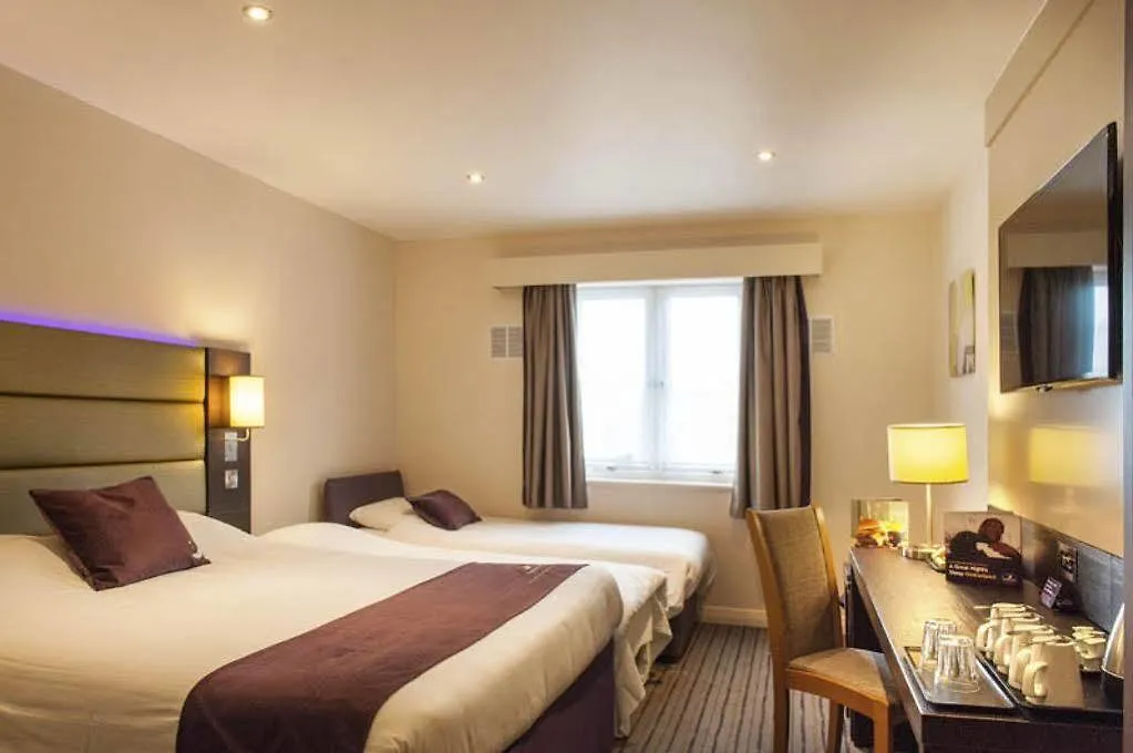 Отель Premier Inn Wirral - Two Mills Элсмир-Порт